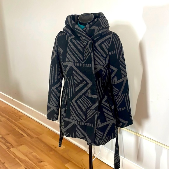 WARM GRAY BLACK GEOMETRIC COAT WITH HOOD perfect for snowy days - Picture 2 of 12